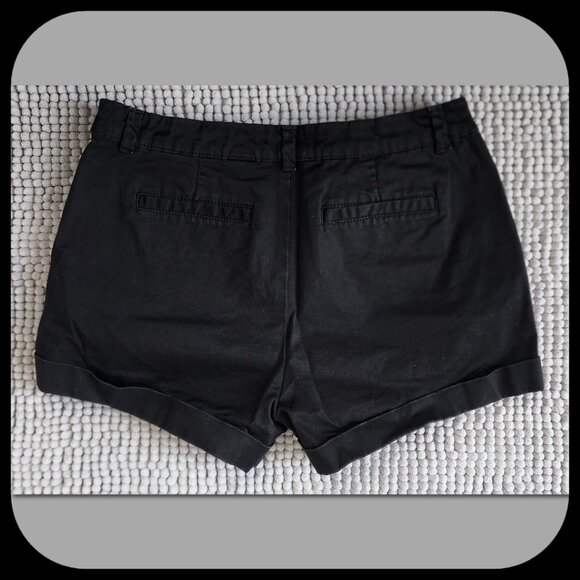 SEARS || Stretch Cotton Cuffed Shorts (SIZE 4) - Picture 2 of 6
